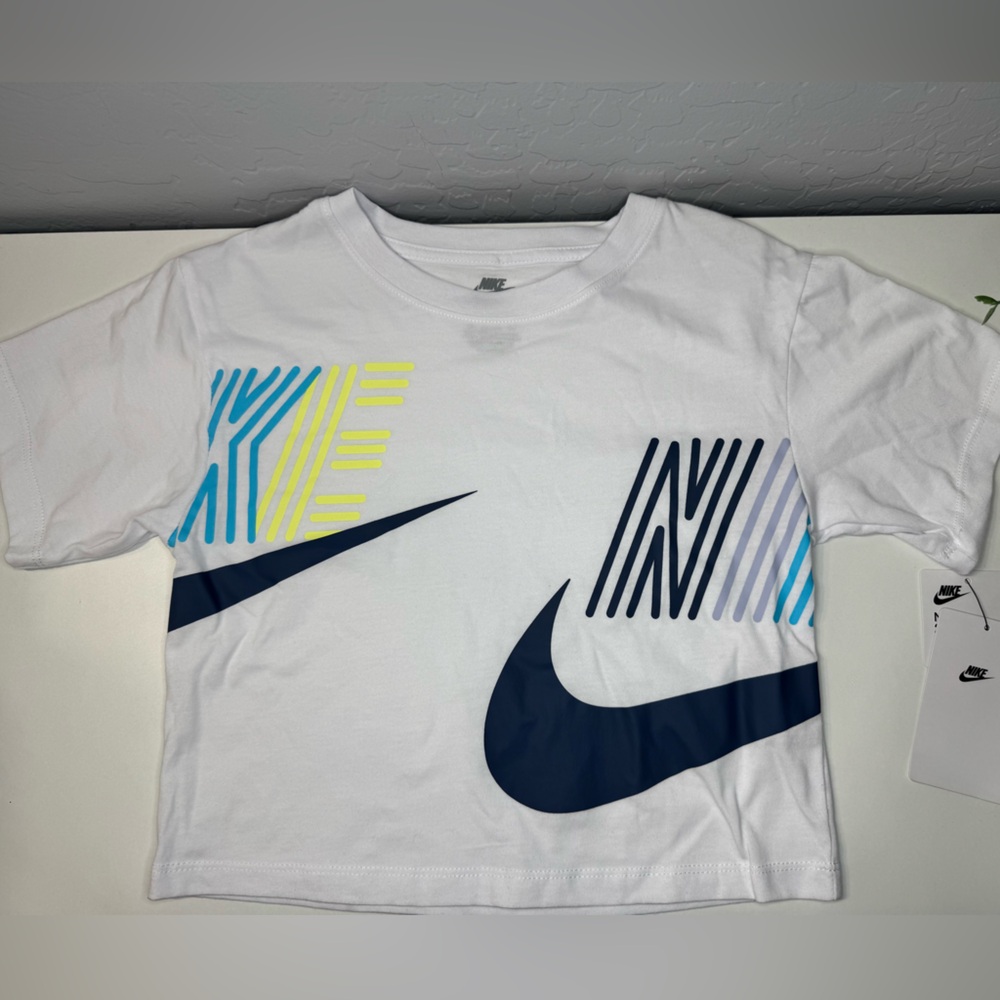 NWT Nike Girl crop top  Size 6